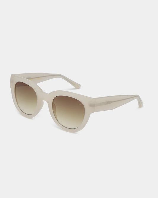 Lilly - Cream Bone