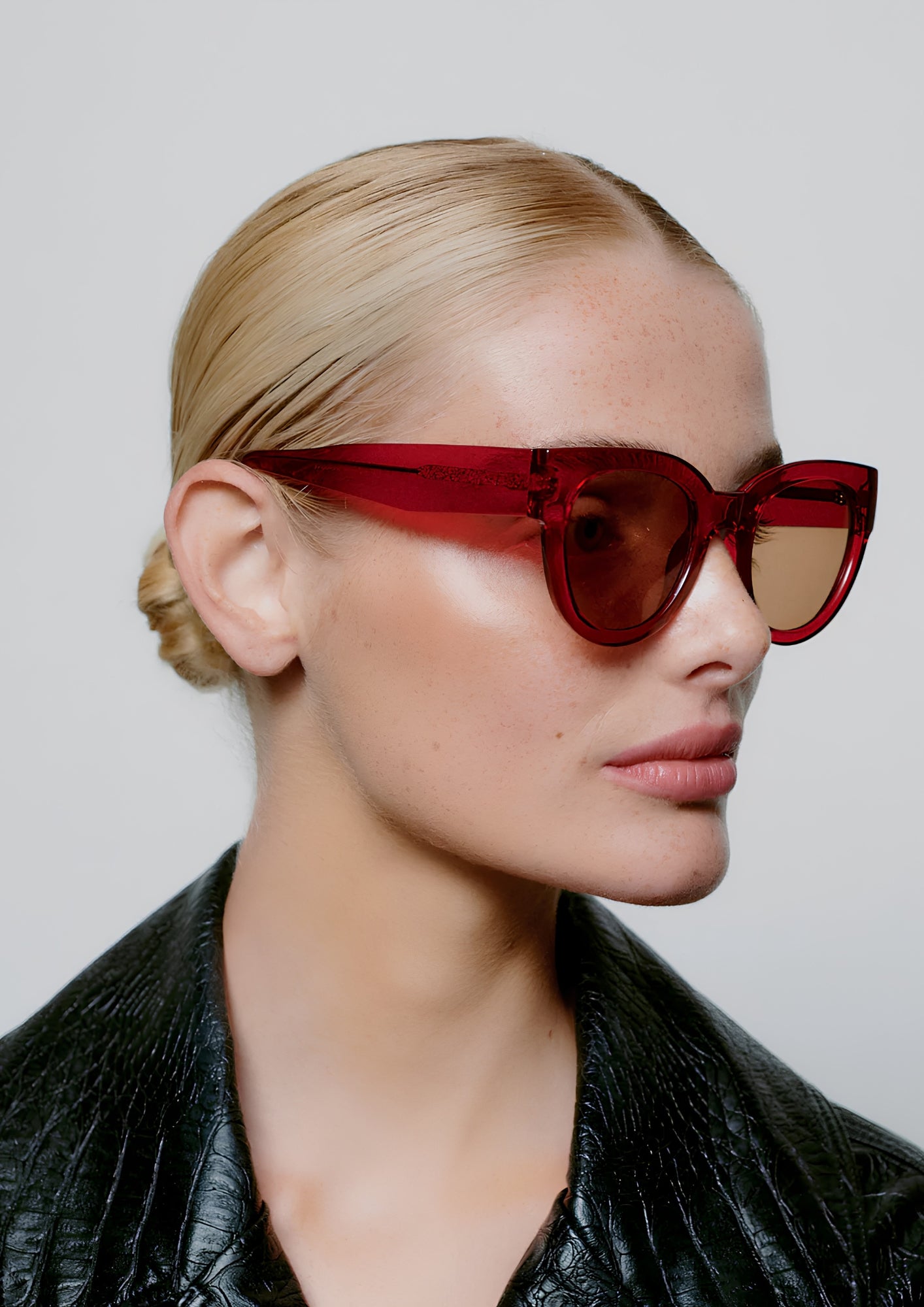 Lilly - Red Transparent